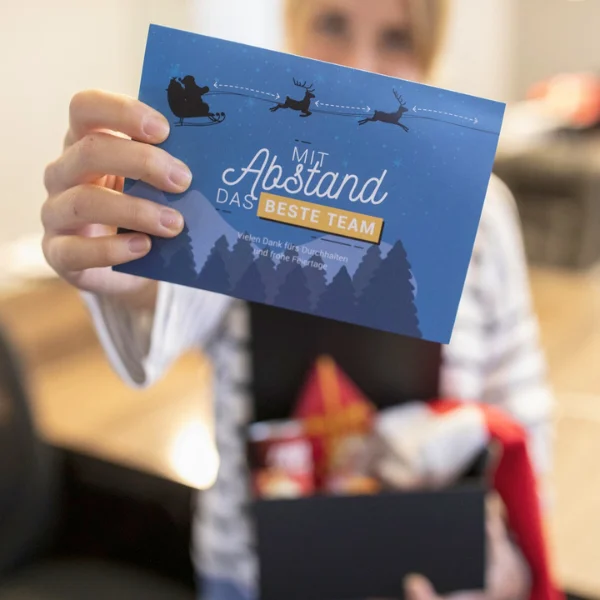 the-christmas-radio-show-c3